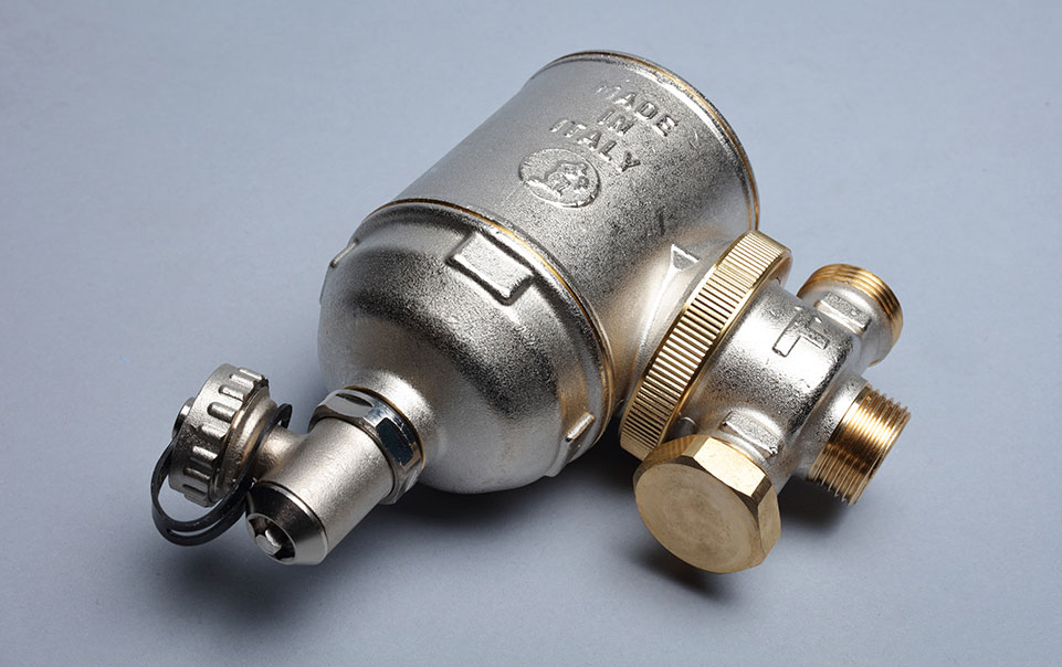 Adjustable magnetic dirt separator