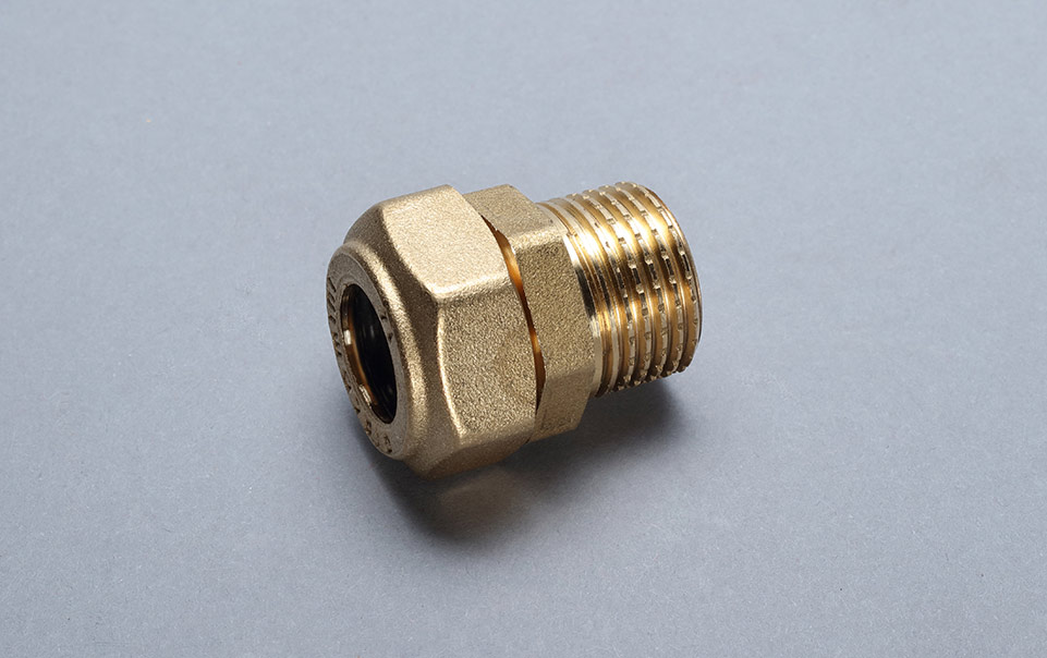 Gas distribution fittings