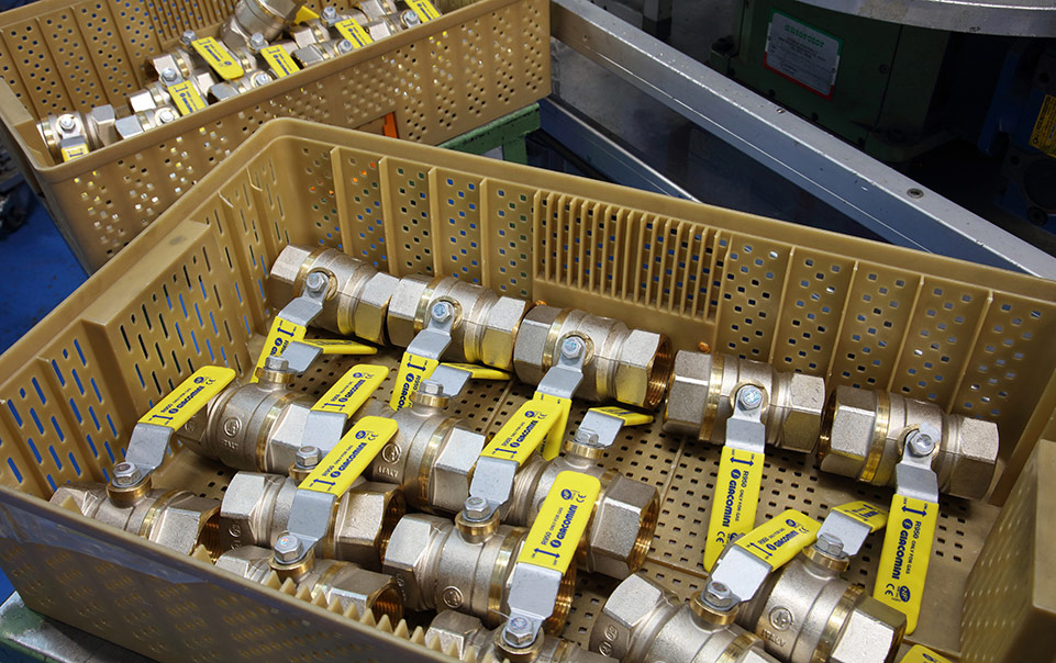 Gas distribution components