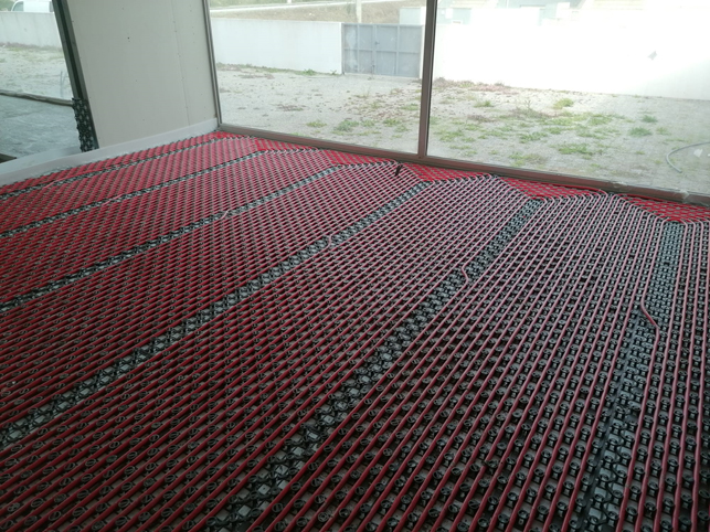 Fig. 2 – Floor installation of a low thermal inertia radiant system 